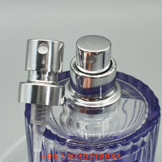 پمپ اسپری عطر مینیمالیستی برای عطر های مدرن یونیسکس با طراحی زیرکانه و آسان استفاده