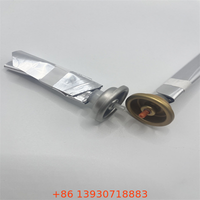 کیسه سیلندر نقره ای روی دریچه آروسول بدون نشت مهر دوستانه محیط زیست