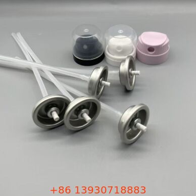 یک دریچه اسپری یک اینچ از قوطی برای استفاده از شامپو خشک مبتنی بر پودر